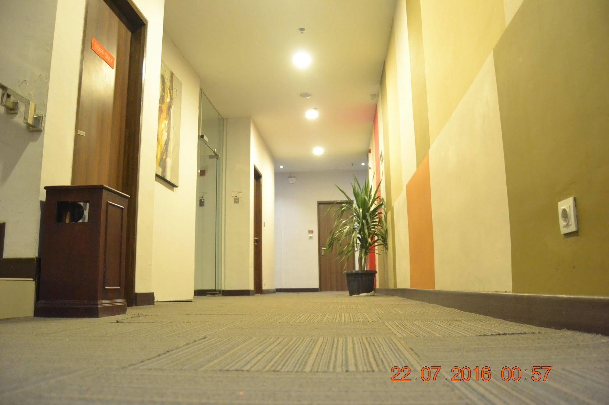 J Hotel Medan Eksteriør bilde