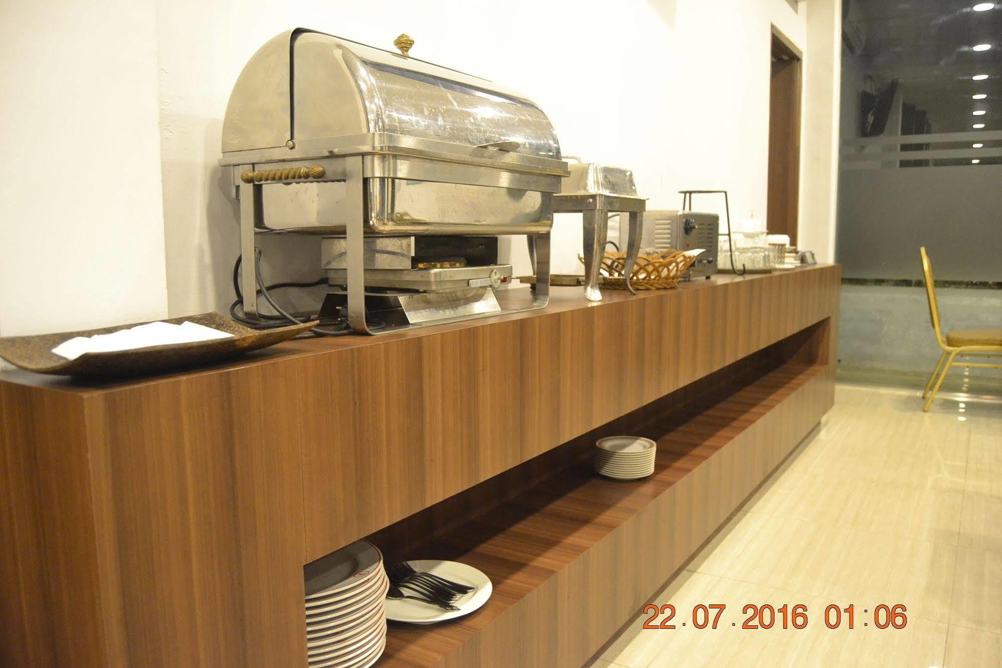 J Hotel Medan Eksteriør bilde