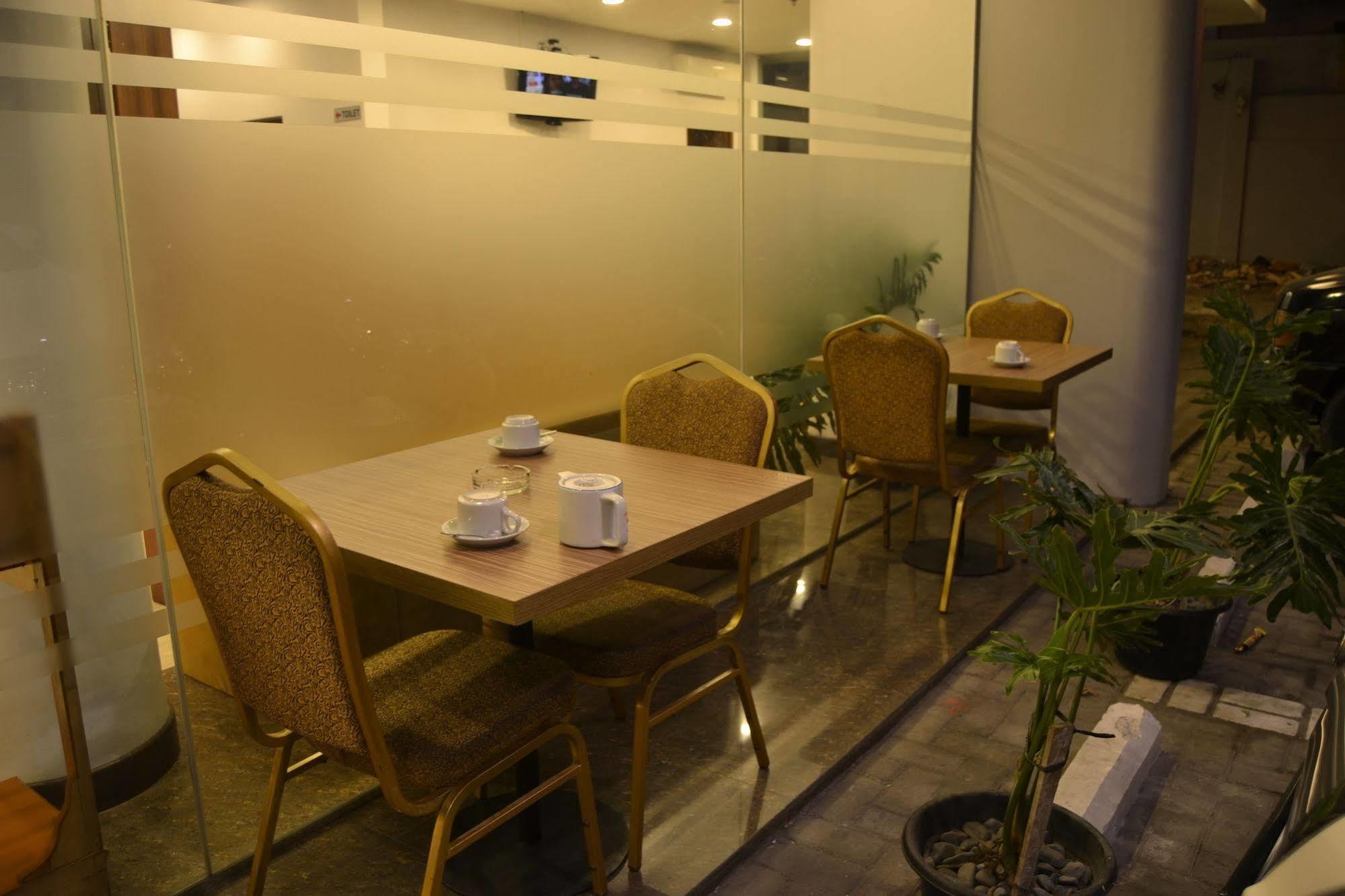 J Hotel Medan Eksteriør bilde